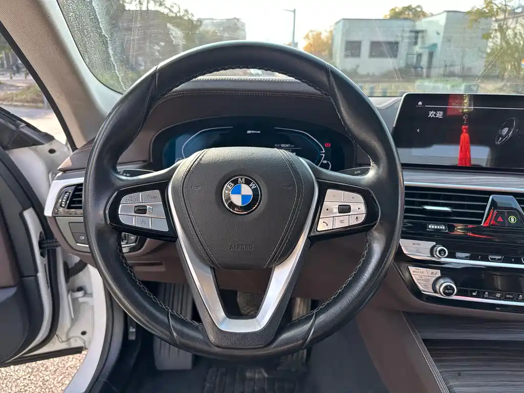 BMW 5 Series New Energy 2020 — фото 6