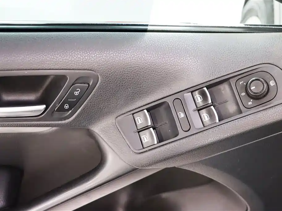 Volkswagen Tiguan 2016 — фото 12