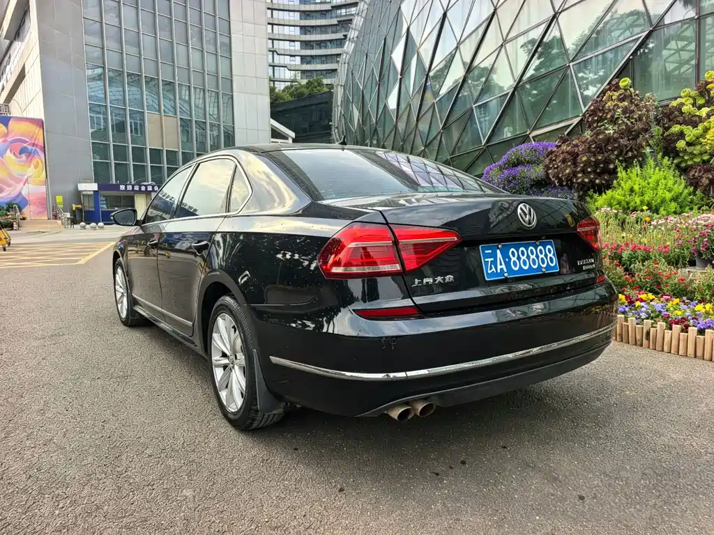 Volkswagen Passat 2018 — фото 11