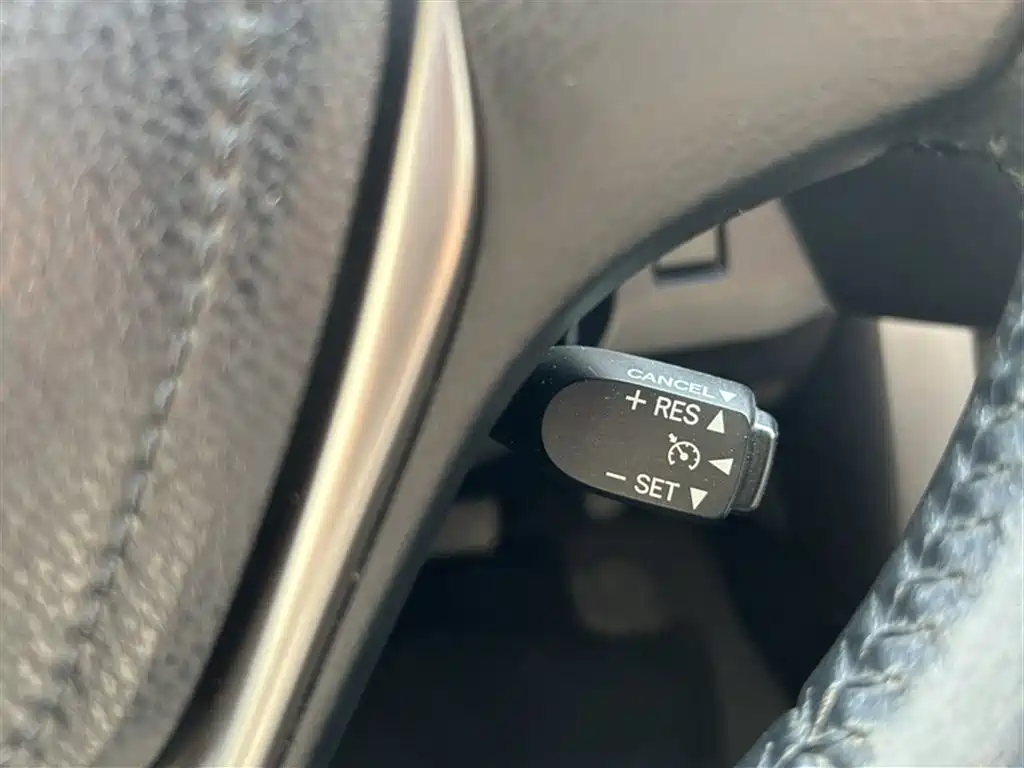Toyota RAV4 2018 — фото 19