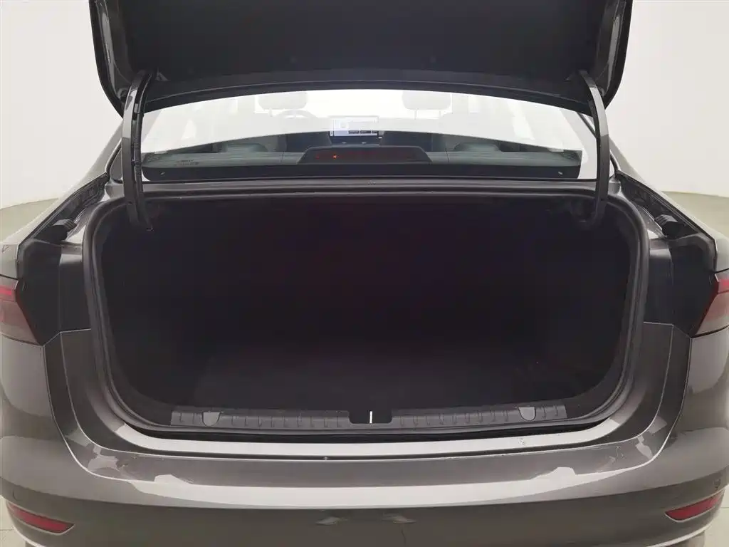 Geely Emgrand 2025 — фото 16