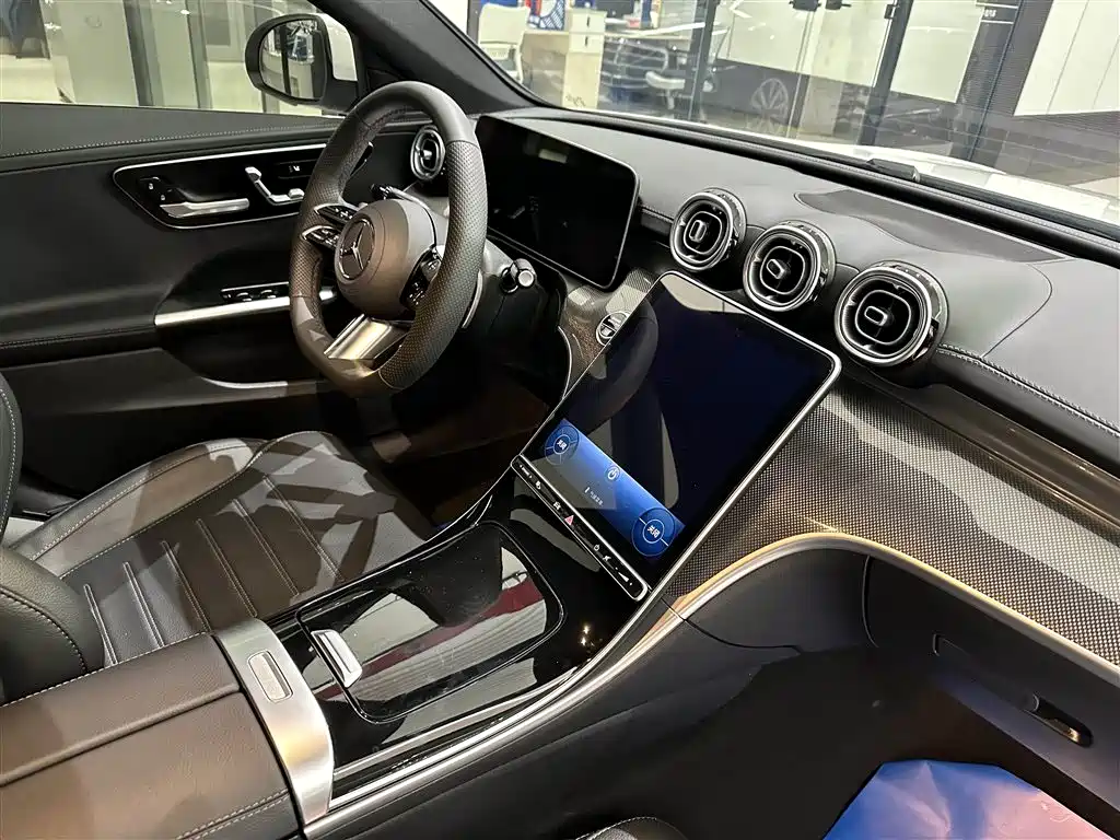 Mercedes-Benz C-Class 2025 — фото 17