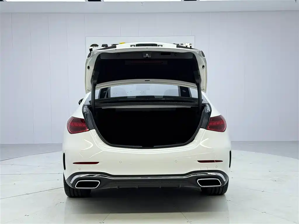 Mercedes-Benz C-Class 2023 — фото 13
