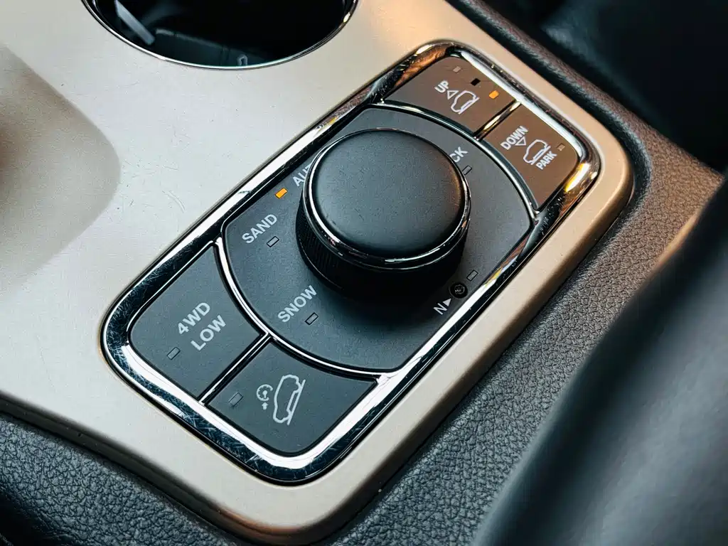 Jeep Grand Cherokee 2015 — фото 16