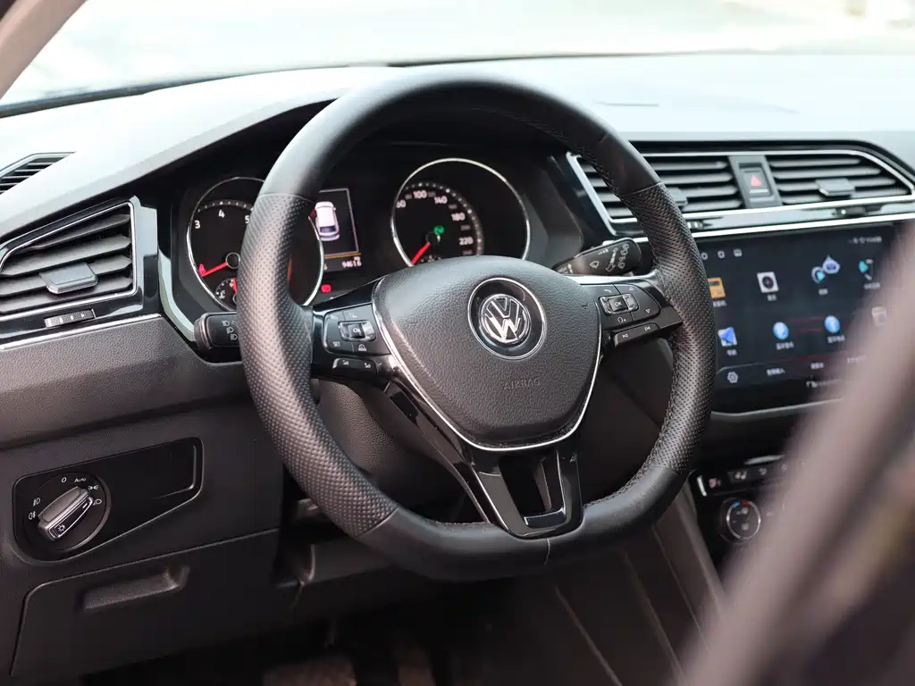Volkswagen Tiguan L 2017 — фото 16