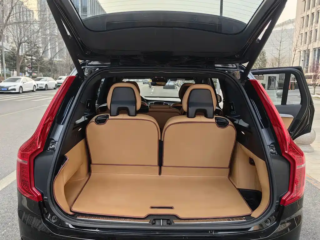 Volvo XC90 2018 — фото 15