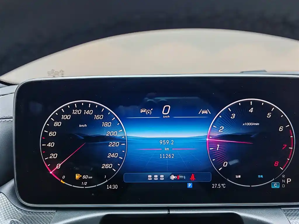 Mercedes-Benz C-Class 2025 — фото 11