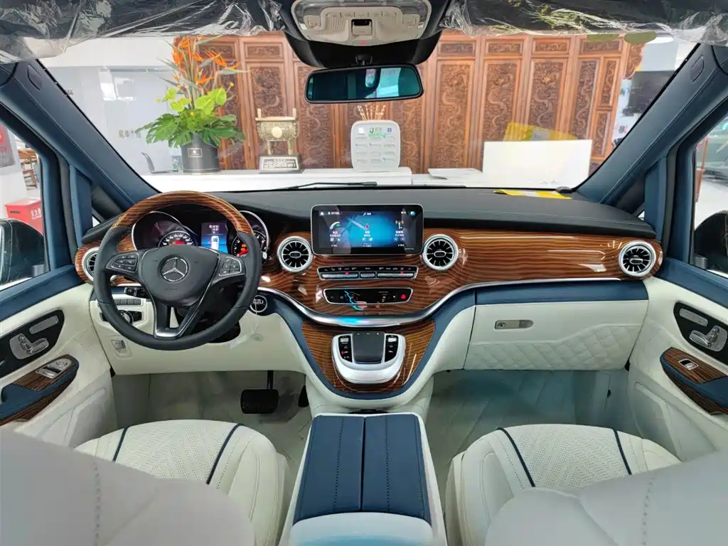 Mercedes-Benz V-Class 2023 — фото 20