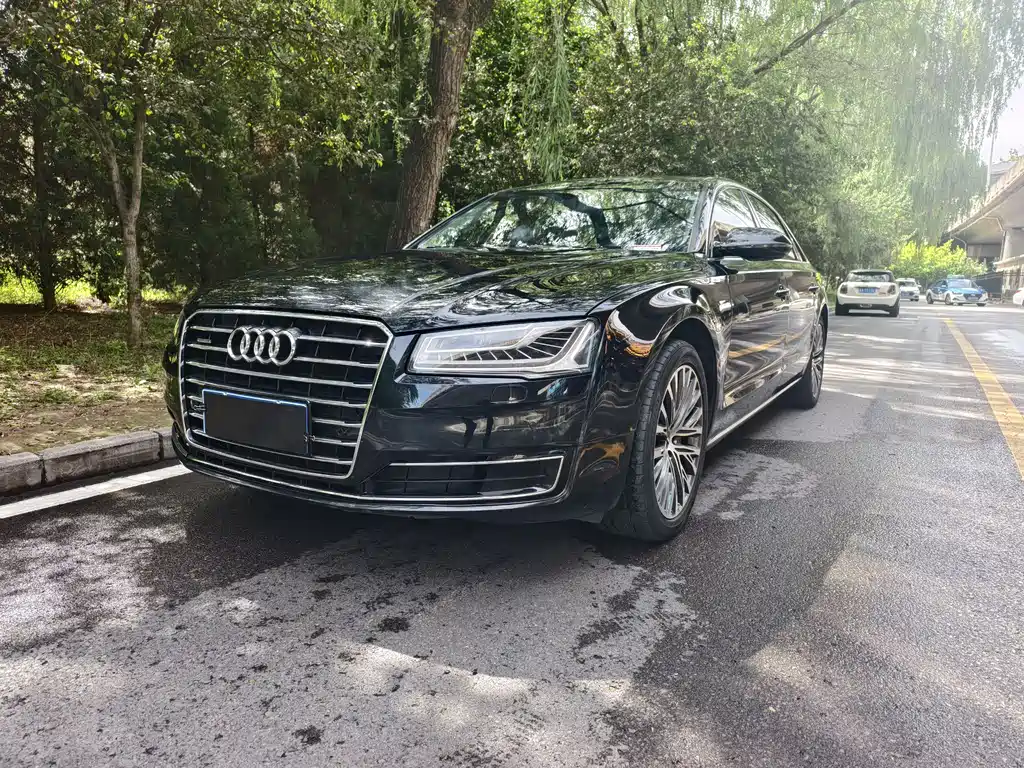 Audi A8 2017 — фото 1