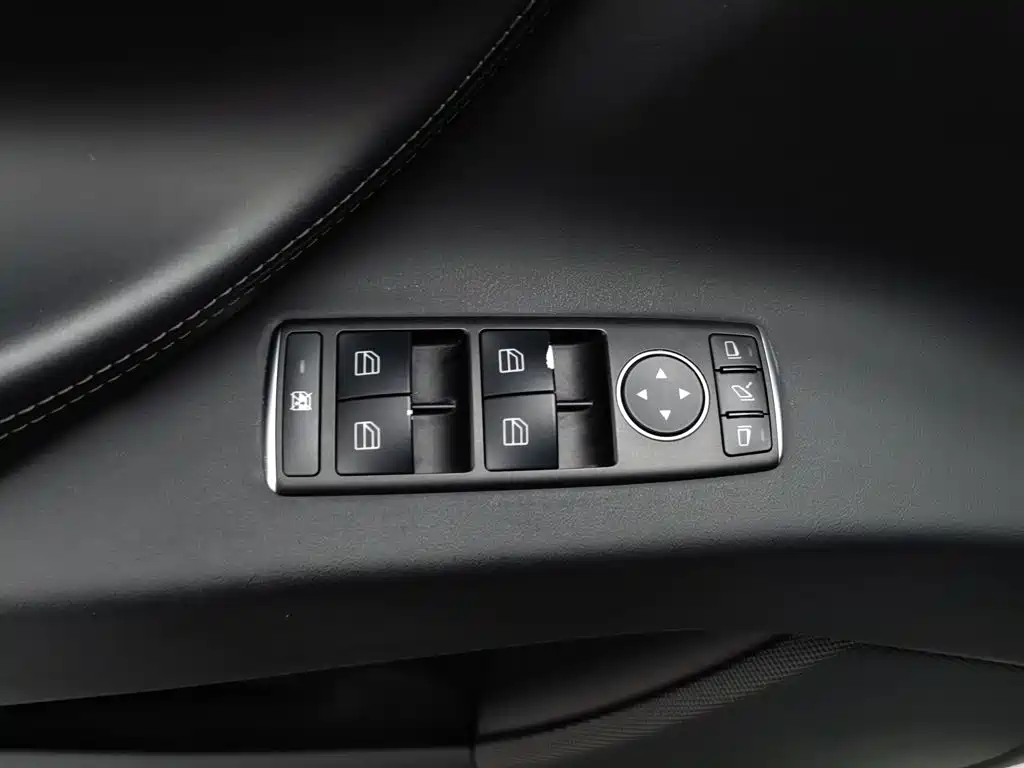 Tesla Model X 2016 — фото 9