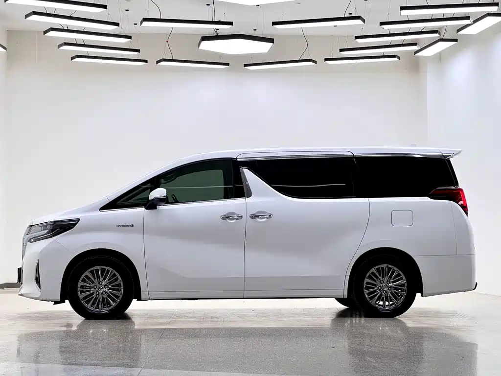 Toyota Alphard 2022 — фото 4