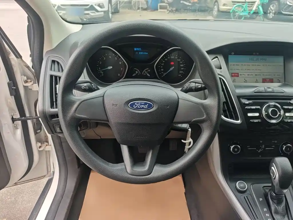 Ford Focus 2018 — фото 11