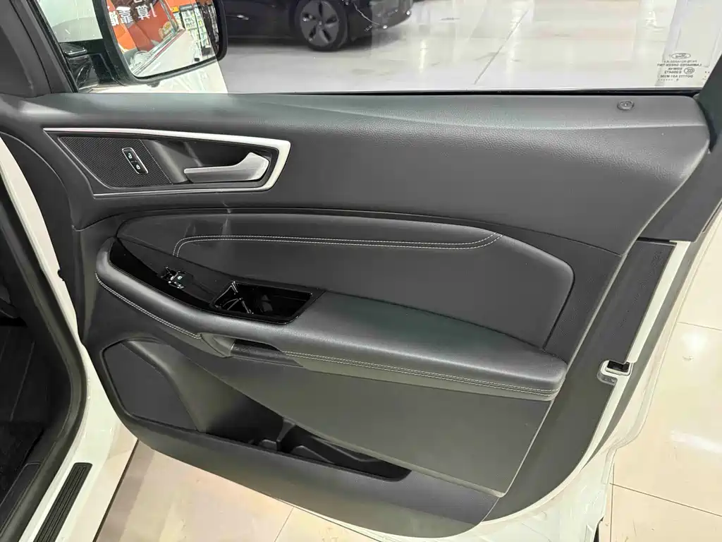 Ford Edge 2018 — фото 18