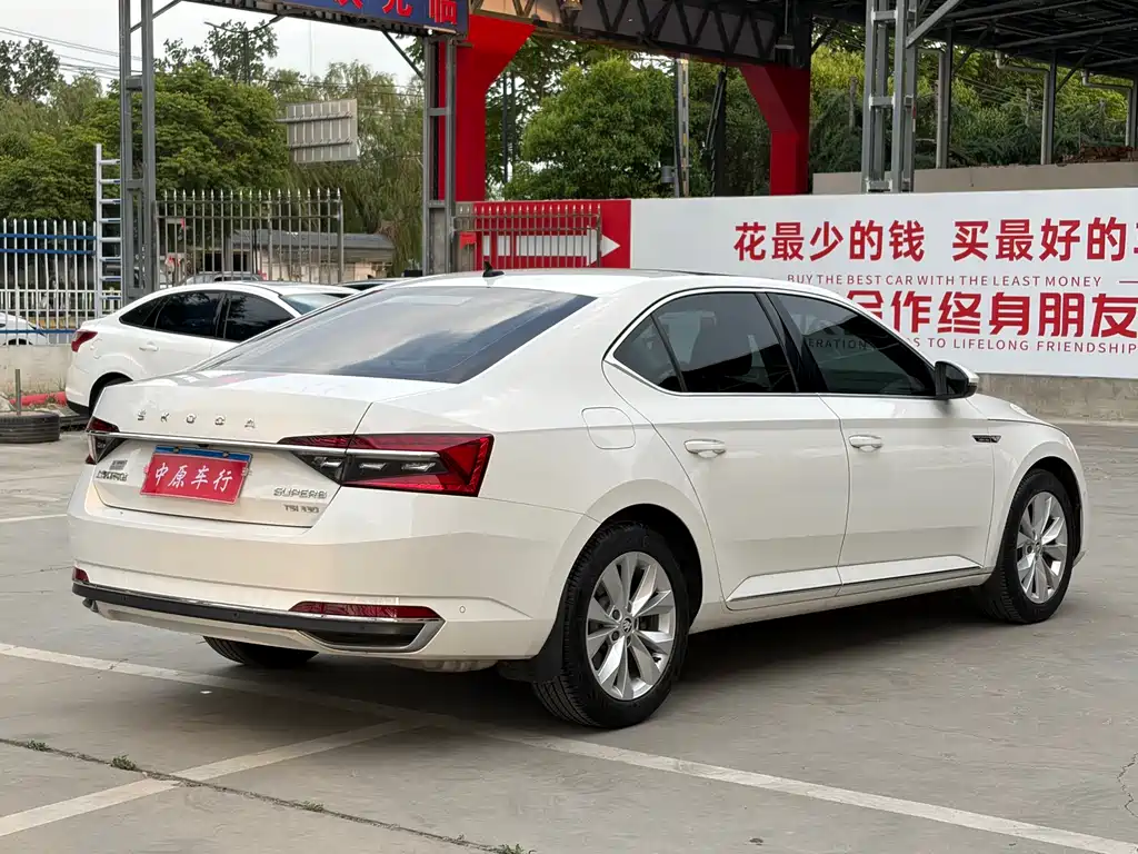 Skoda Superb 2021 — фото 18