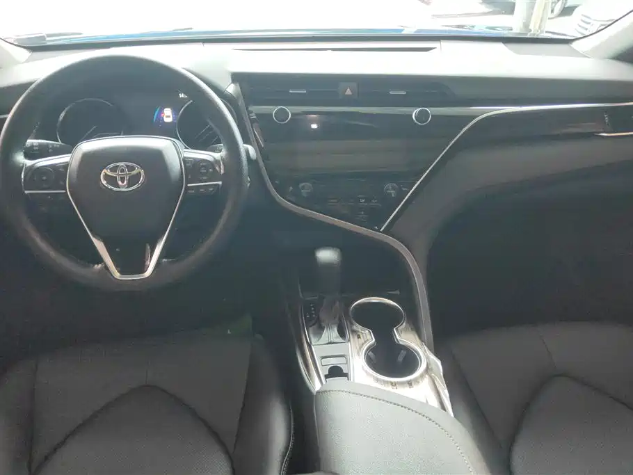 Toyota Camry 2020 — фото 12