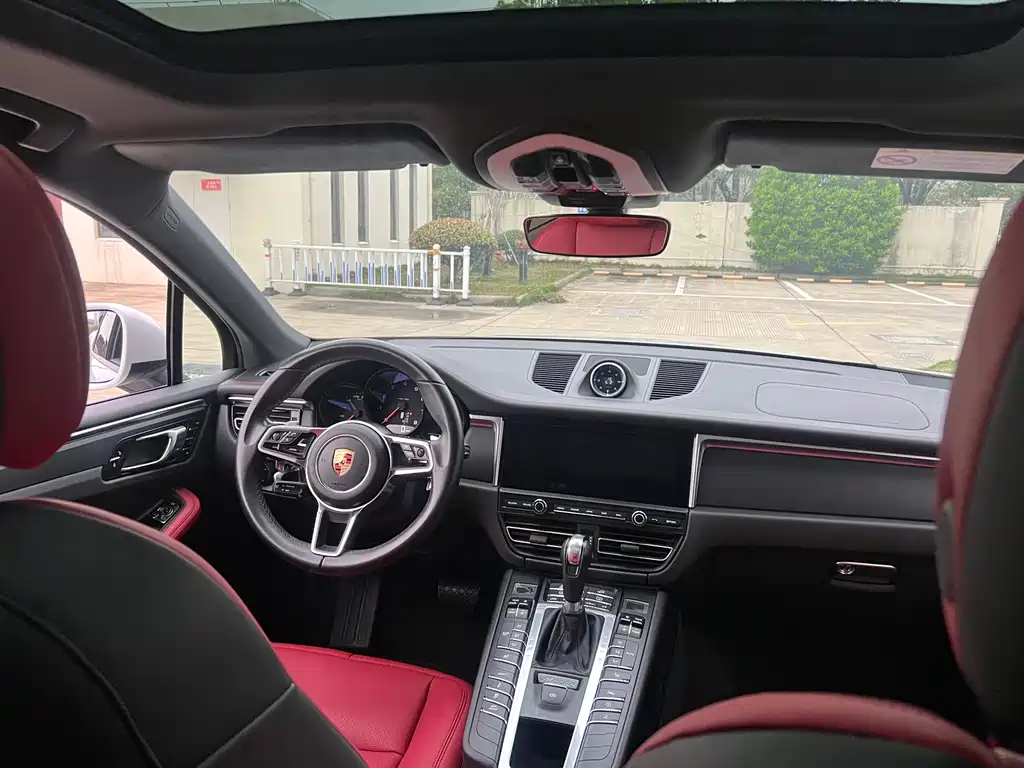 Porsche Macan 2019 — фото 16