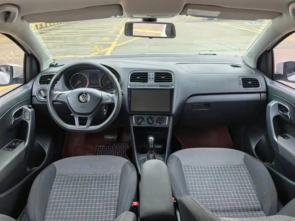 Volkswagen Polo 2015