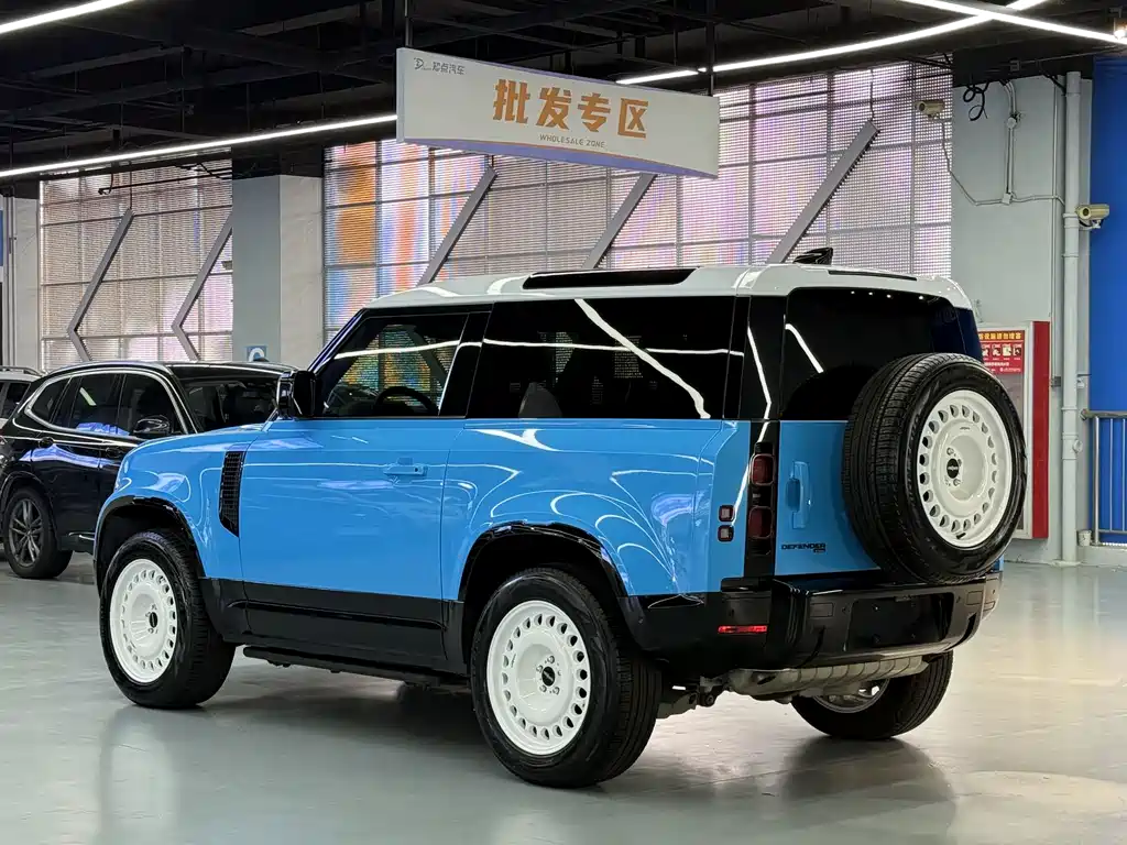 Land Rover Defender 2021 — фото 23