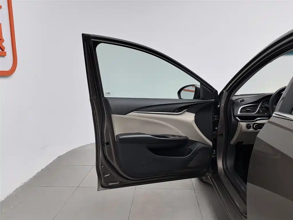 Buick Excelle 2015 — фото 8