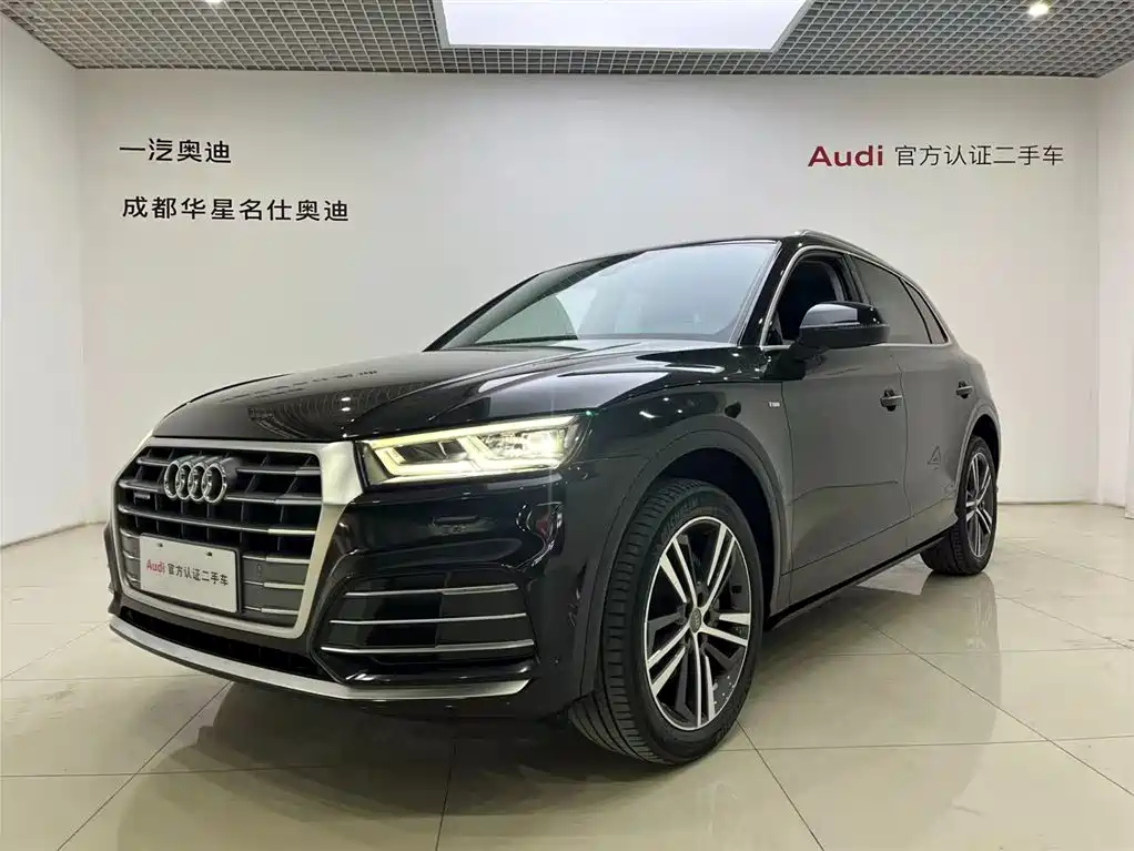 Audi Q5L 2020 — фото 1