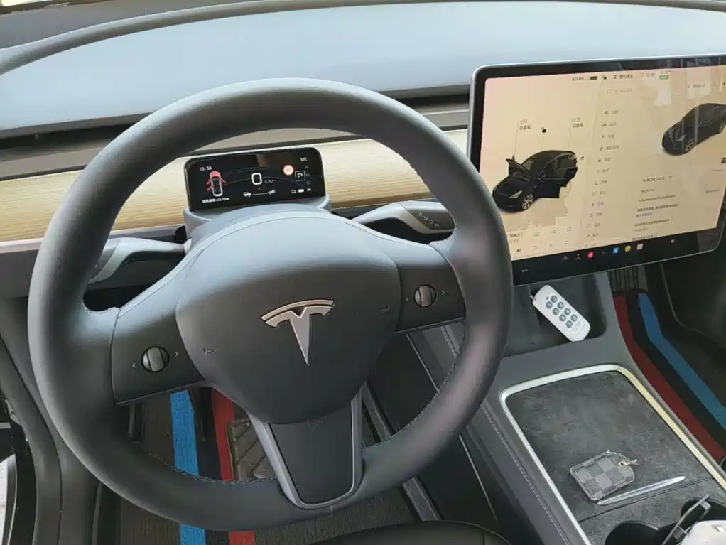 Tesla Model Y 2023 — фото 14