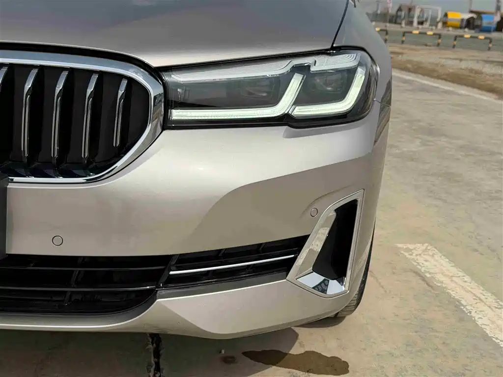 BMW 5 Series 2022 — фото 13