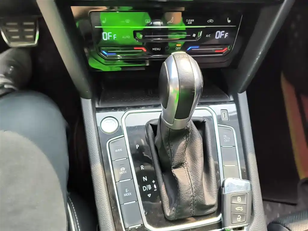Volkswagen Magotan GTE PHEV 2023 — фото 14