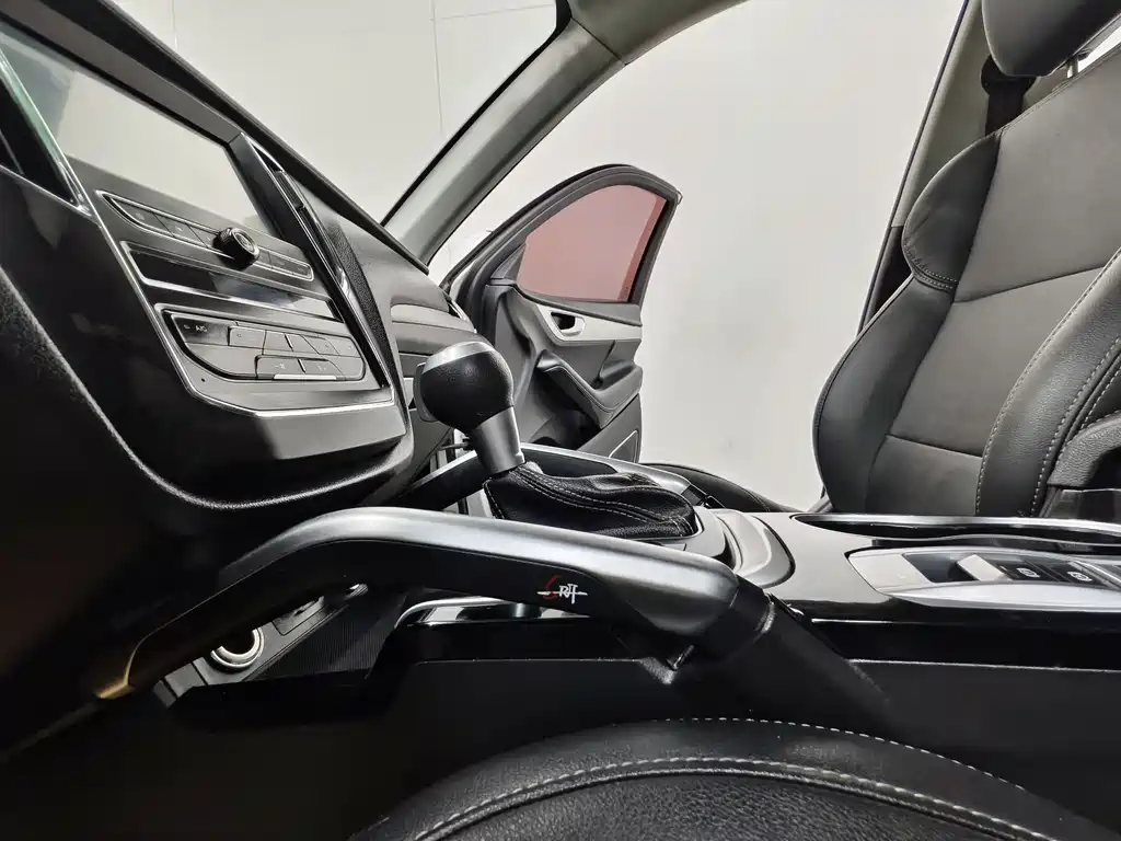 Zotye SR7 2018 — фото 11