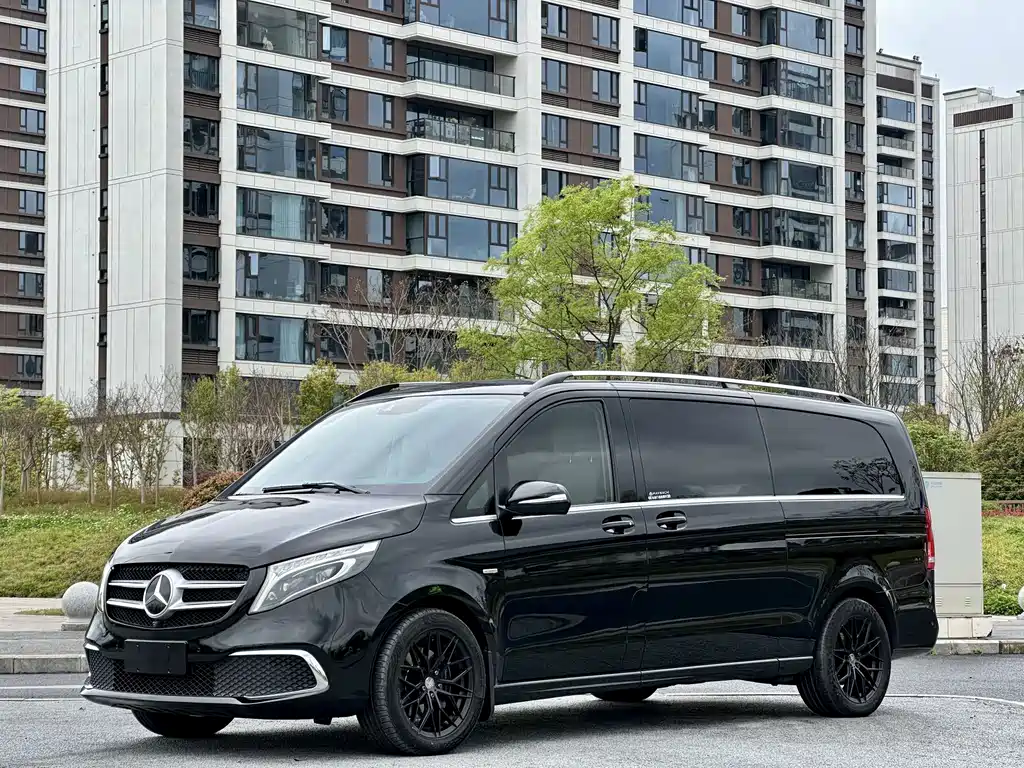 Mercedes-Benz V-Class 2022 — фото 1