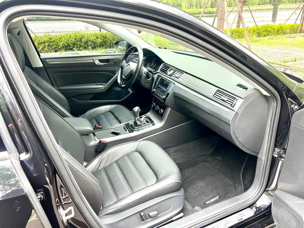 Volkswagen Passat 2018 — фото 15
