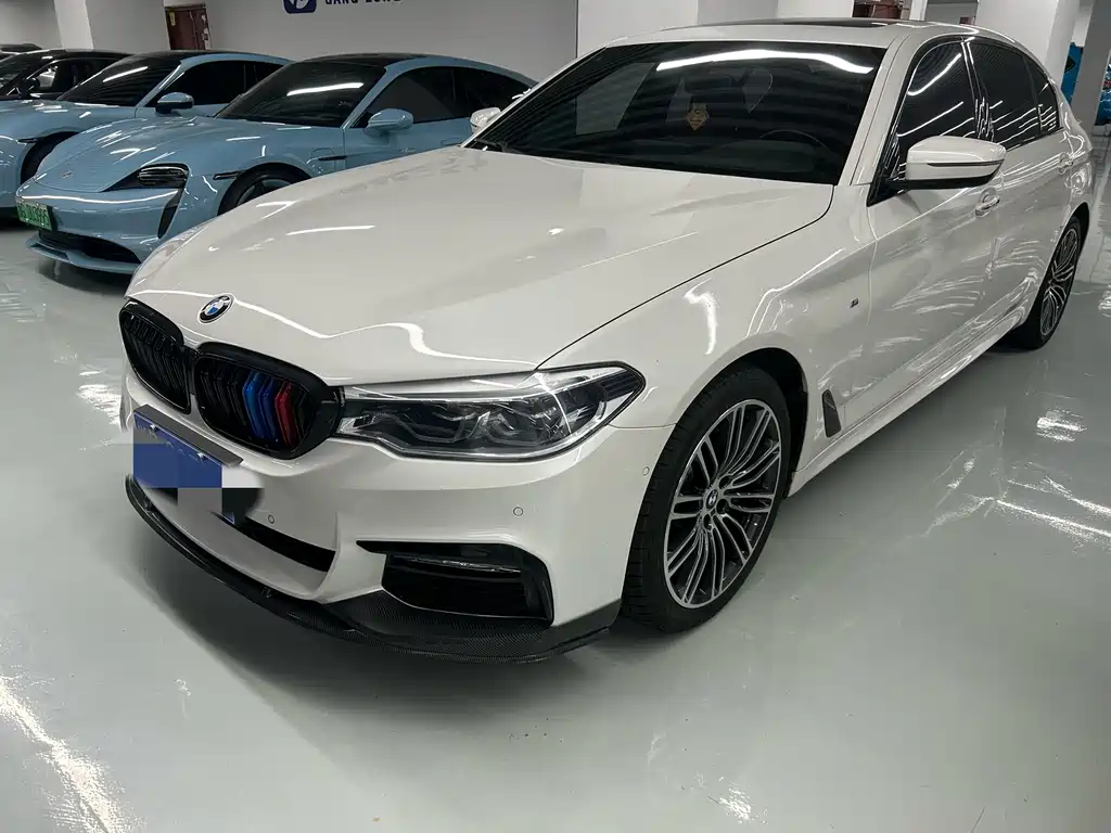 BMW 5 Series 2018 — фото 1