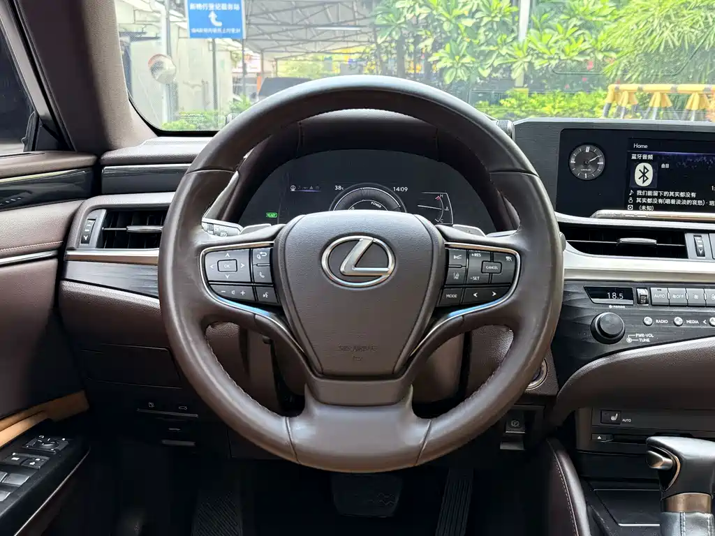 Lexus ES 2020 — фото 10