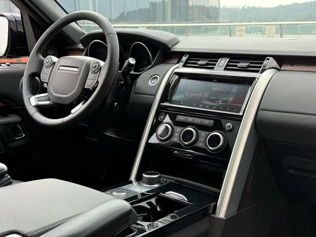 Land Rover Discovery 2018 — фото 20