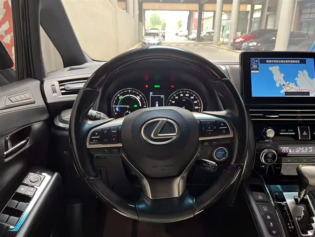 Lexus LM 2020 — фото 13