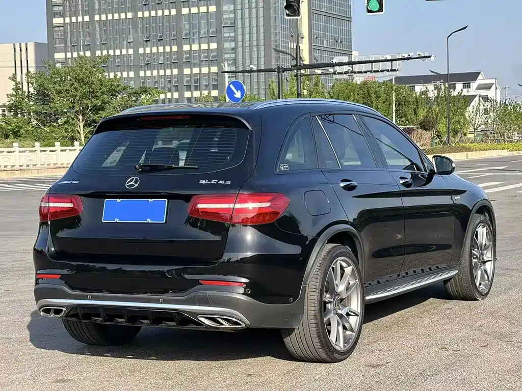 Mercedes-Benz GLC AMG 2018 — фото 6
