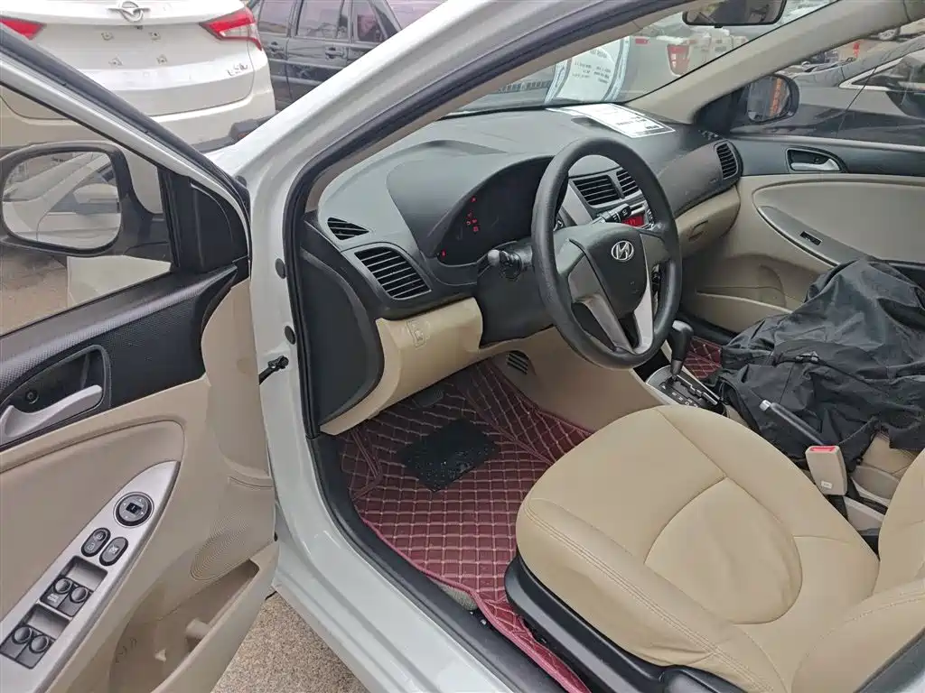 Hyundai Verna 2015 — фото 16