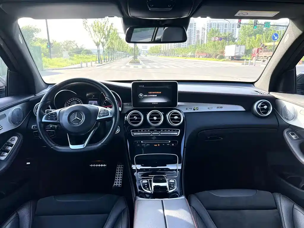 Mercedes-Benz GLC AMG 2018 — фото 14