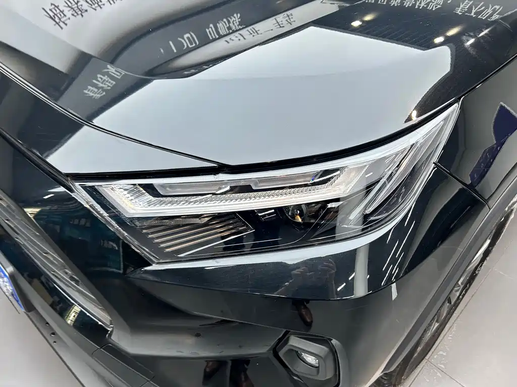 Toyota RAV4 2023 — фото 16