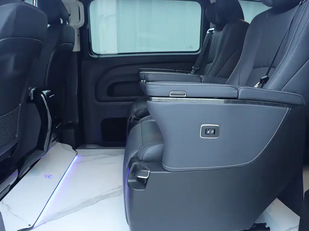 Mercedes-Benz Vito 2023 — фото 18