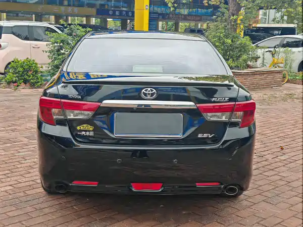 Toyota Reiz 2013