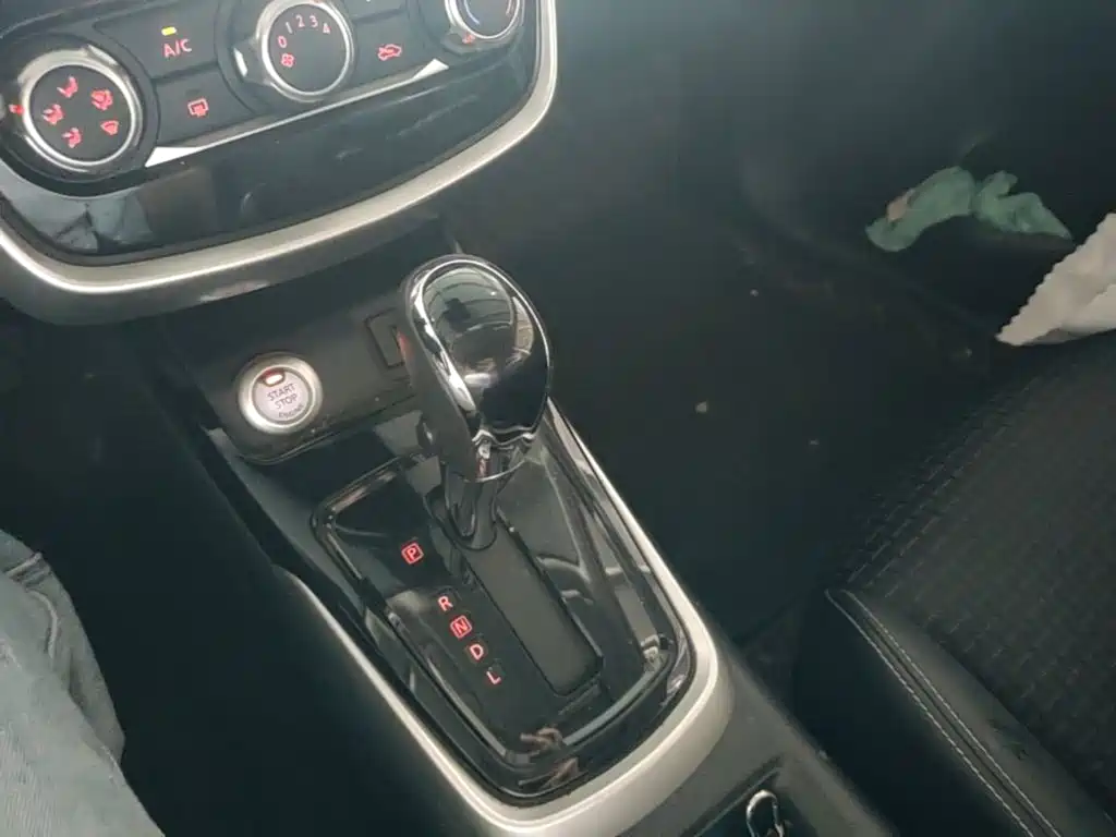 Nissan Tiida 2019 — фото 14