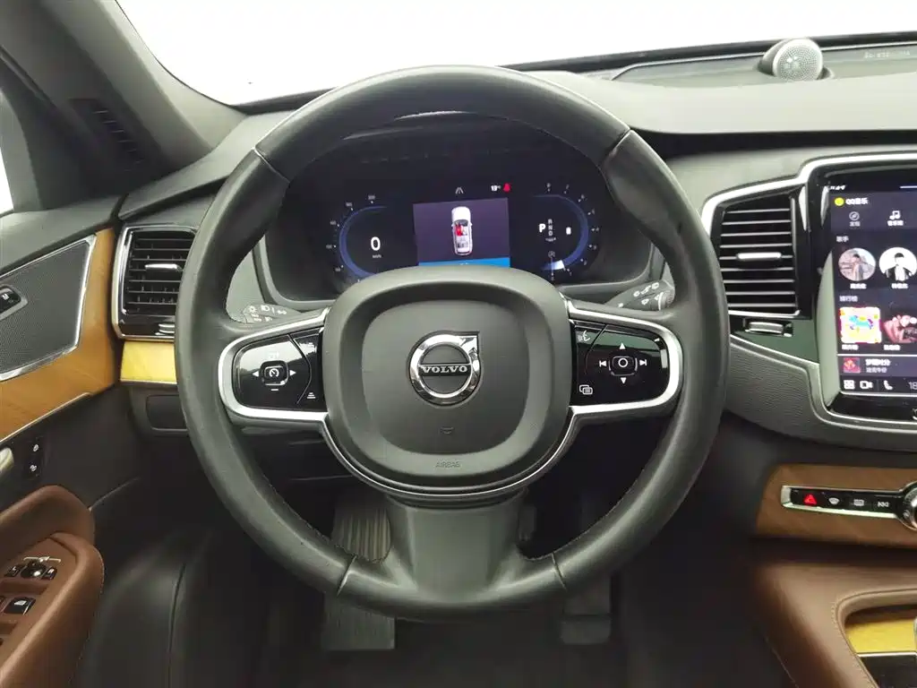 Volvo XC90 2023 — фото 11