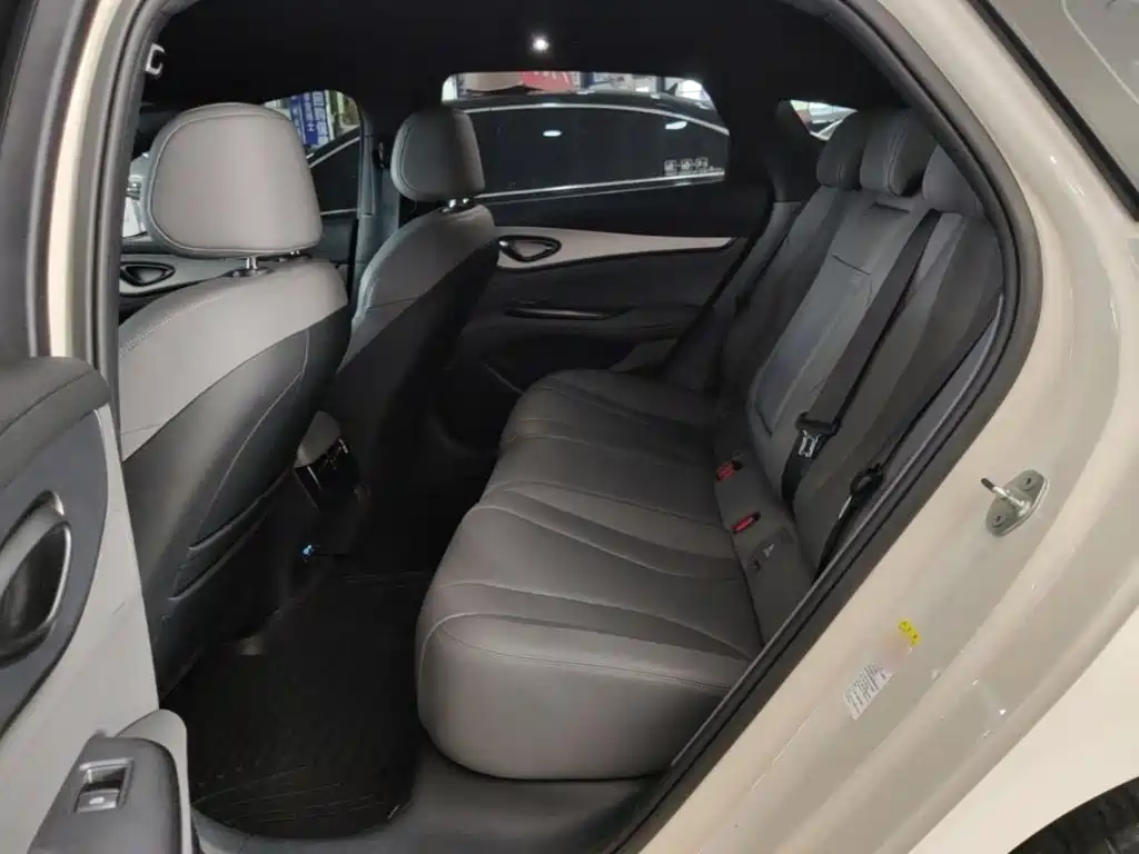 BYD Seal 07 DM-i 2025 — фото 17