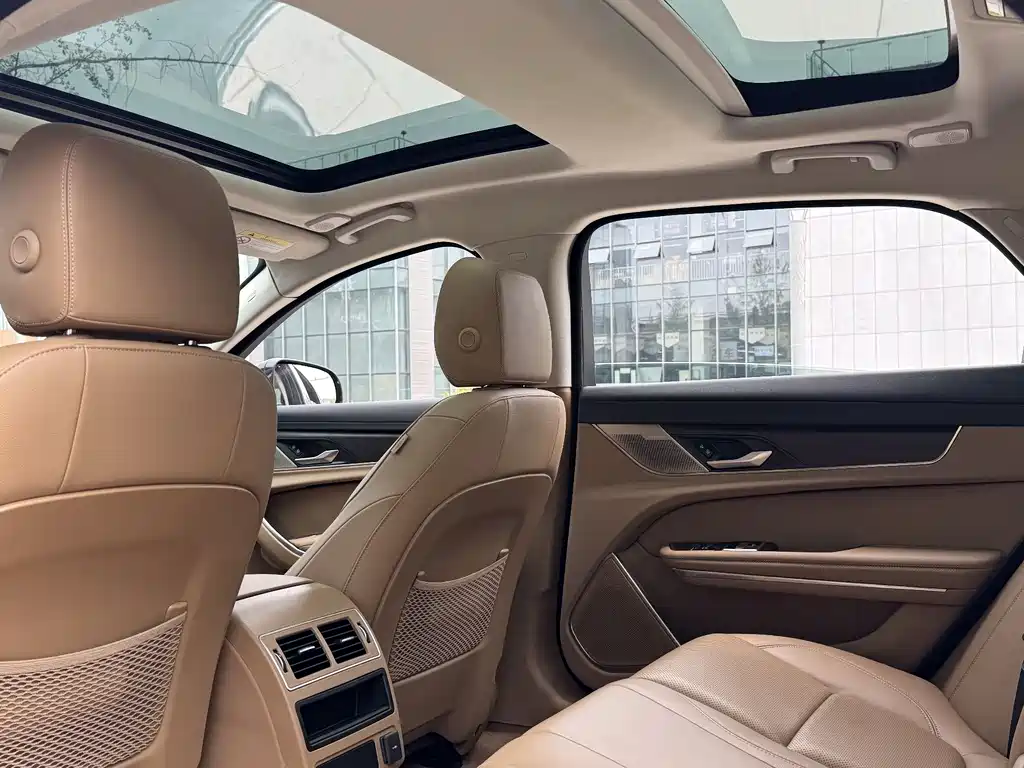 Jaguar XFL 2025 — фото 13