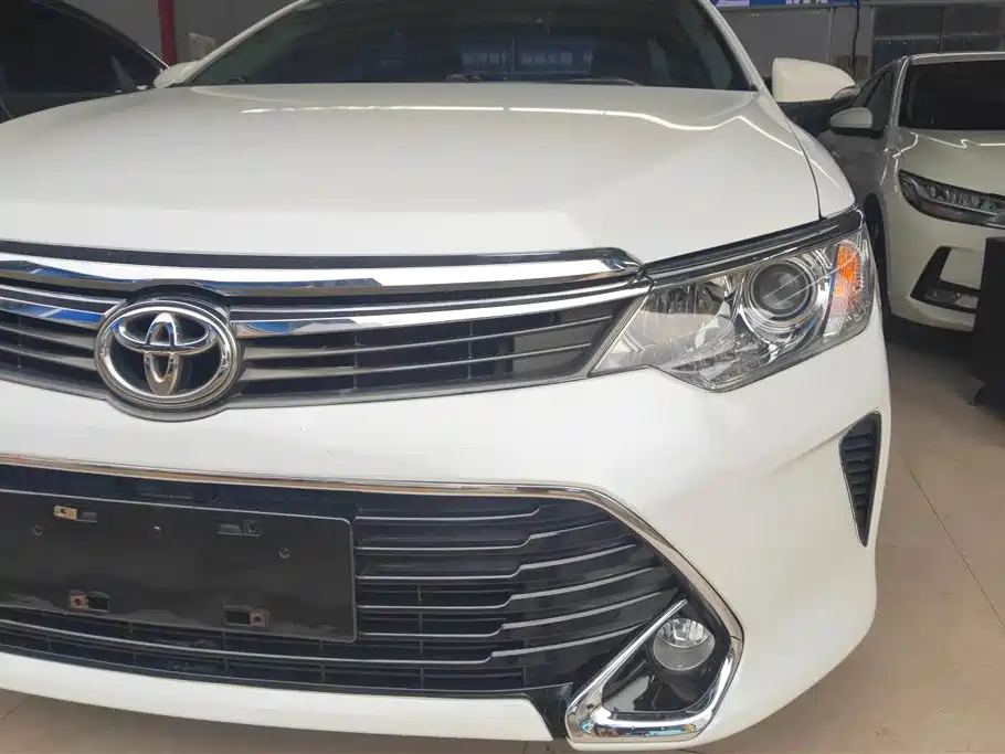 Toyota Camry 2015 — фото 5