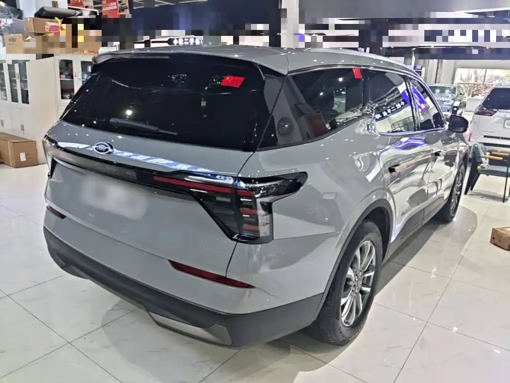 Ford Edge 2023 — фото 7