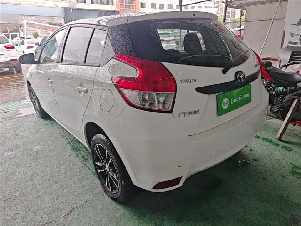 Toyota Yaris L 2015 — фото 5