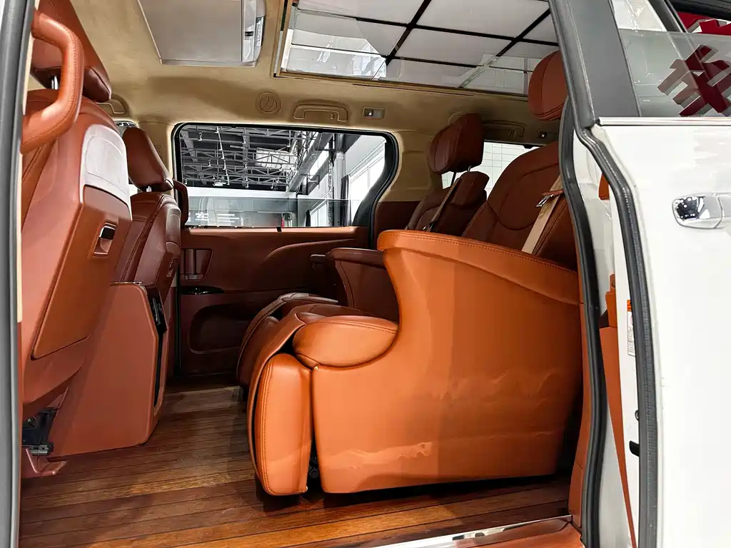 Toyota Sienna 2018 — фото 14