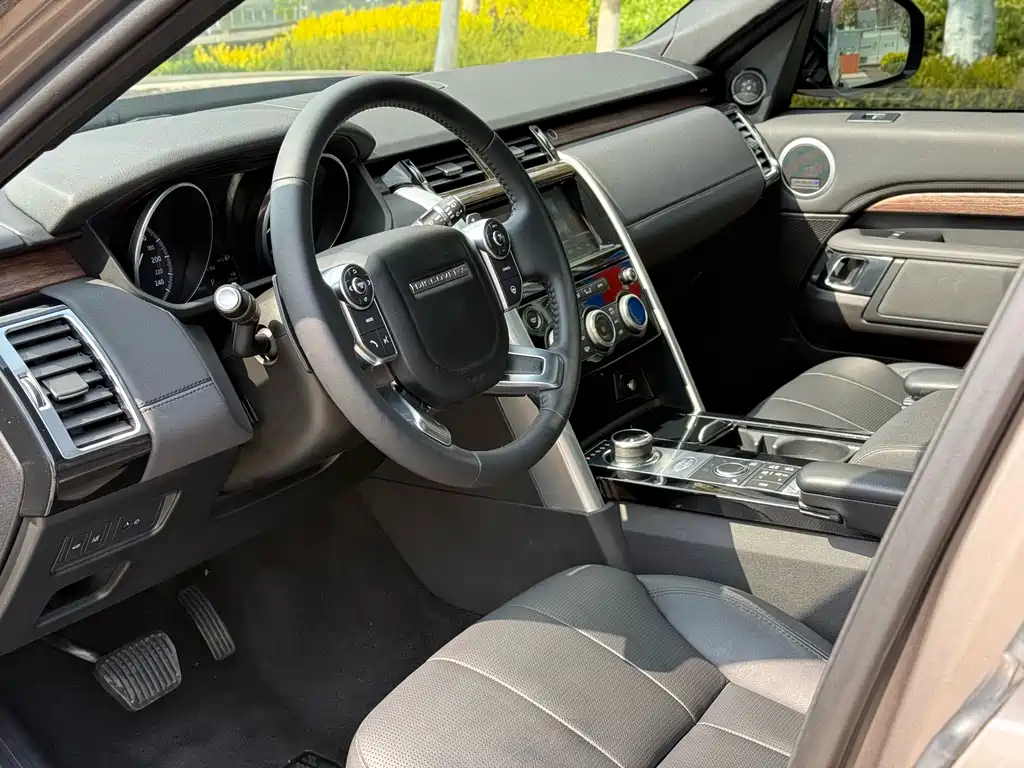 Land Rover Discovery 2018 — фото 11
