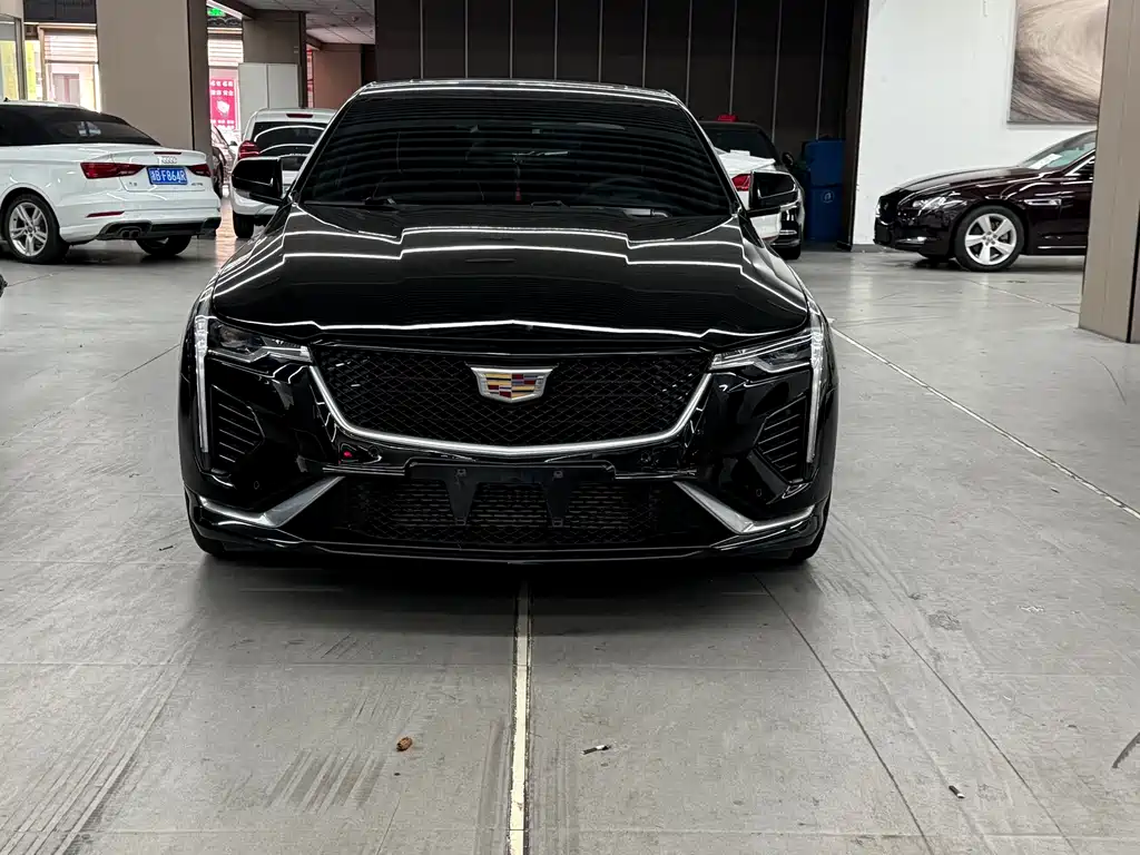 Cadillac CT4 2021 — фото 2